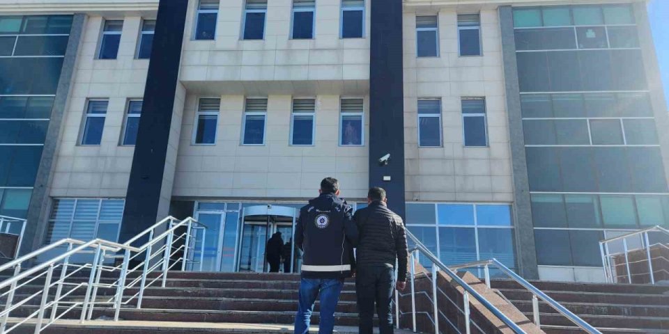 Kars'ta Göçmen Kaçakçılığı Operasyonu: Afganistan Uyruklu 2 Göçmen Yakalandı