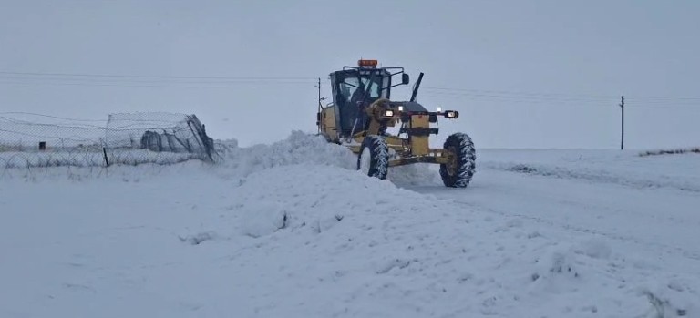Kars’ta Kar Alarmı: 212 Köy Yolu Ulaşıma Kapandı