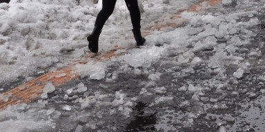 Kars'ta 9 yaşındaki küçük kızın başına buz sarkıtı düştü