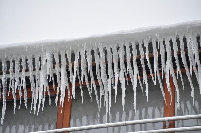Kars'ta Buz Sarkıtları Ölümcül Tehlike Oluşturuyor
