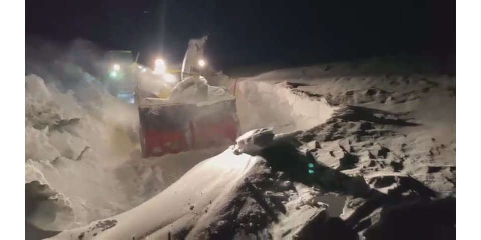 Kars'ta kapalı köy yolları tek tek açılıyor