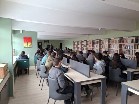 Kars Emniyeti’nden Öğrencilere Siber Güvenlik Semineri
