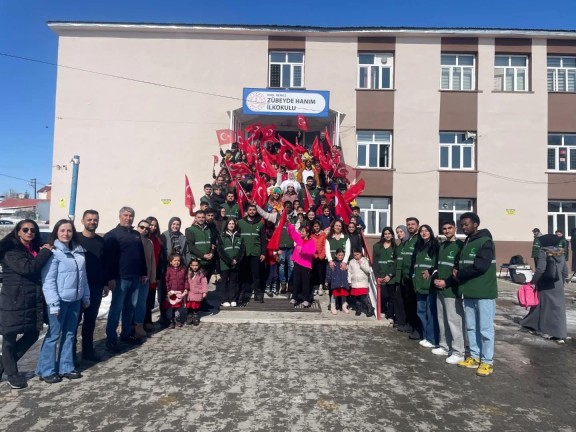 Kars'ta Yeşilay çocuklarla buluştu