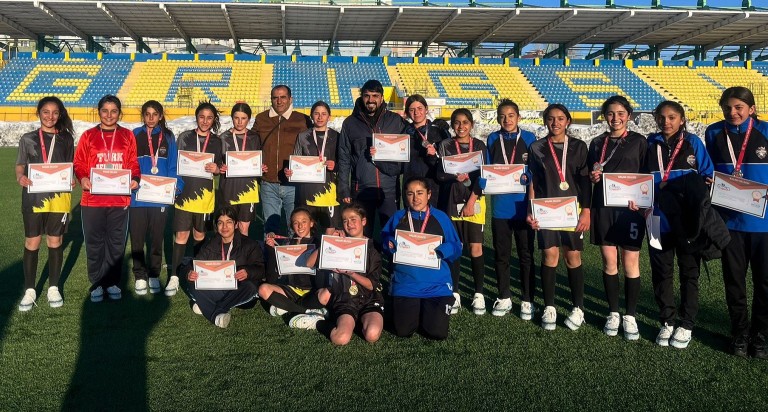 Digor’un 'Altın Kızları' Ağrı’da tarih yazdı