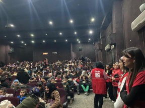 Kars Kızılay’dan çocuklara sinema keyfi