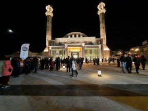 KARSLILAR KADİR GECESİNDE CAMİLERE AKIN ETTİ