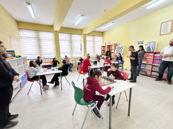 Kadın Satranççıların Şampiyonluk Mücadelesi Nefes Kesti