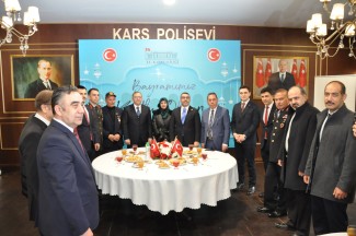 Kars'ta protokol üyeleri bayramlaştı