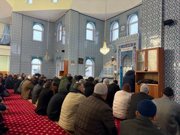 Bayram Coşkusu Namazla Başladı