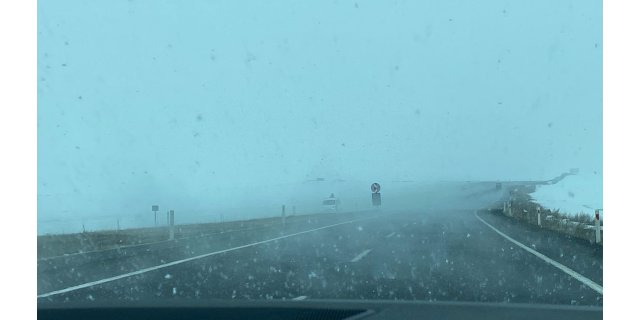 Kars-Susuz yolunda yoğun sis etkili oluyor