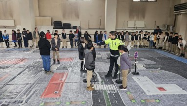Kars'ta miniklere parkurlu trafik dersi