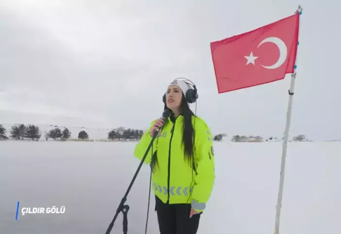 181. yıl dönümünde Kars'ta tarihi mekanlarda polisler türkü söyledi