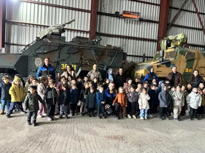 Kars Emniyetinde Minik Konuklar: Geleceğin Polisleri Zırhlı Araçları Keşfetti