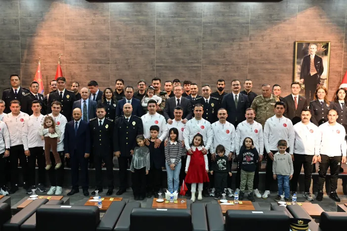 Kars'ta polislere hem moral hem de ödül gecesi