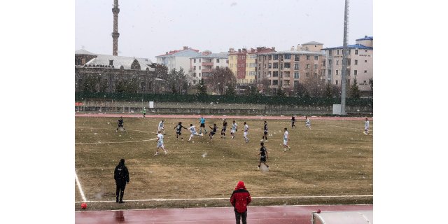 Kars 36 Spor kar altında güldü