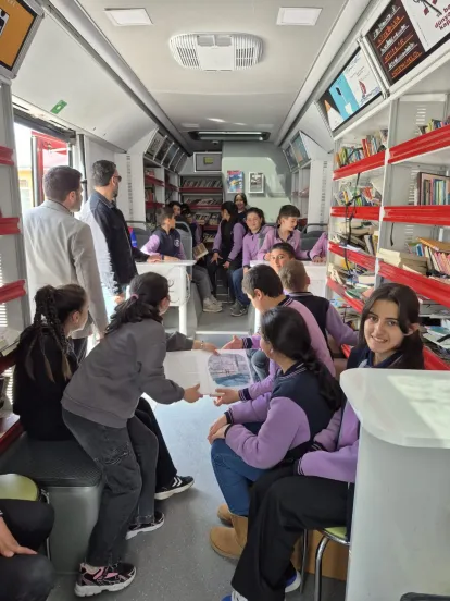 Kütüphane ayaklarına geldi