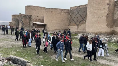 Ziyaretçiler Ani’ye hayran kaldı