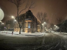 Kars'ta Nisan ayında yağan kar büyüledi