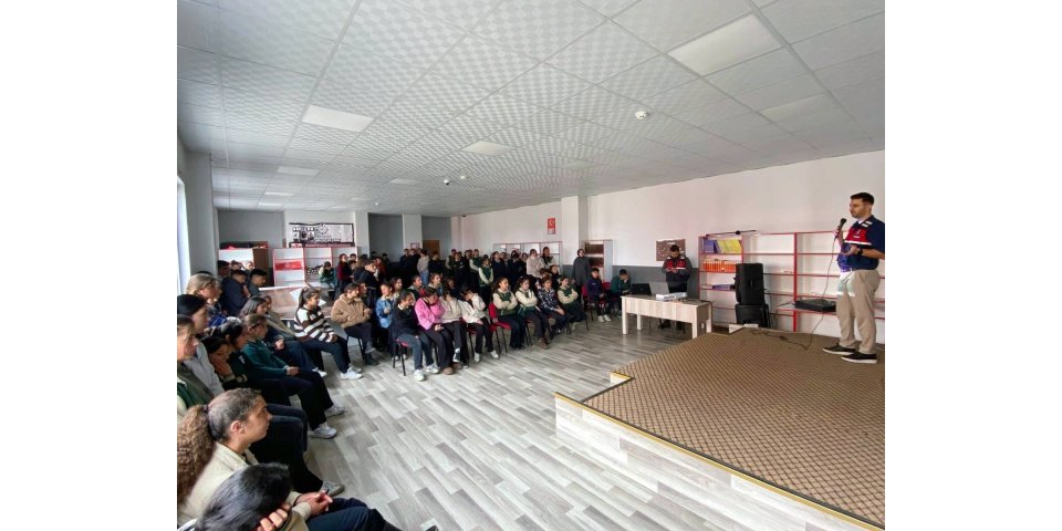 Kars’ta öğrencilere siber farkındalık eğitimi verildi