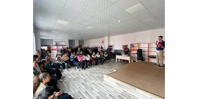 Kars’ta öğrencilere siber farkındalık eğitimi verildi