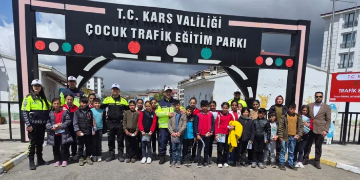 Kars'ta Minikler Kuralları Trafik Parkta Öğrendi