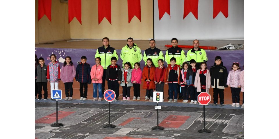 Kars’ta "Karayolları Güvenliği ve Trafik Haftası" nedeniyle etkinlikler düzenlendi