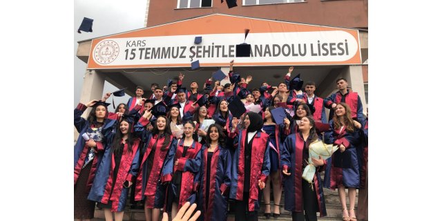 Kars’ta mezuniyet gururu: Binlerce liseli üniversite yolunda