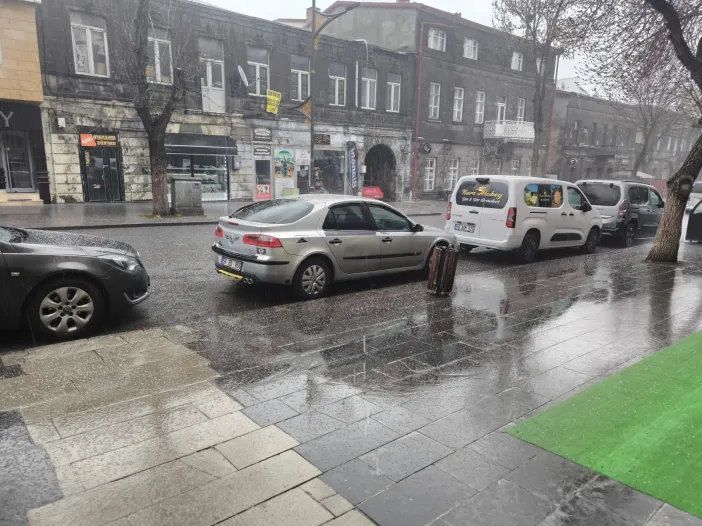 Sağanak Yağış Etkili Oluyor: Meteoroloji’den Sel Uyarısı