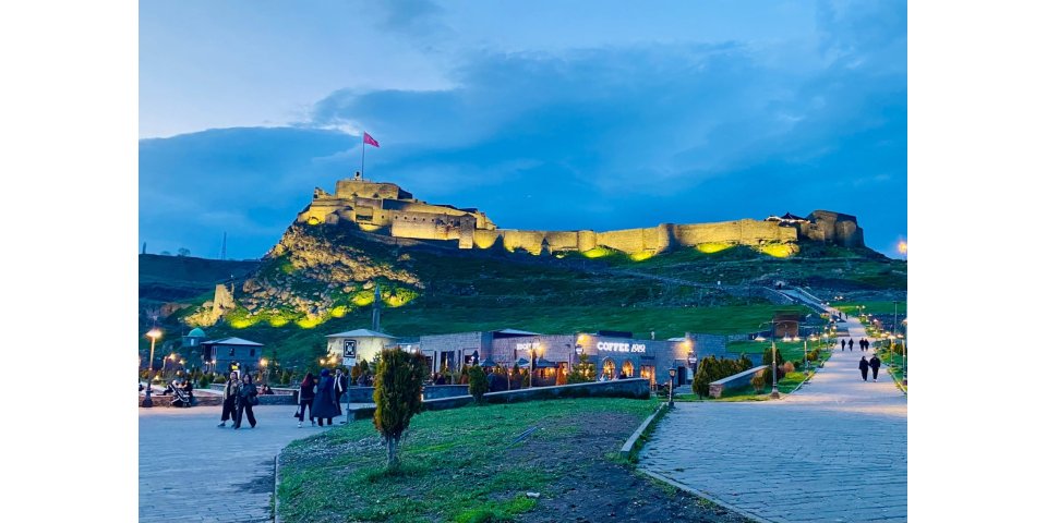 Gazi Kars akşamın mavisine büründü