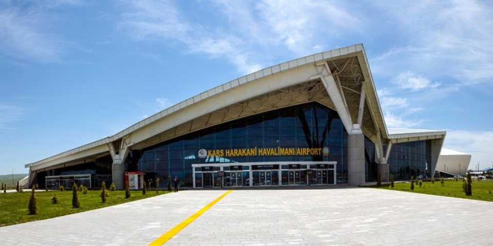 Kars Harakani Havalimanı'nda Eğitim Uçuşu Mesaisi: "Uçak İnemedi" Sanmayın!