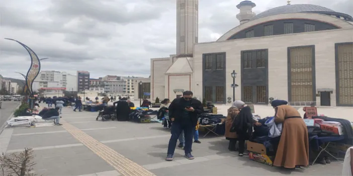 Kars'ta Bayram Alışverişi Sokağa Taştı