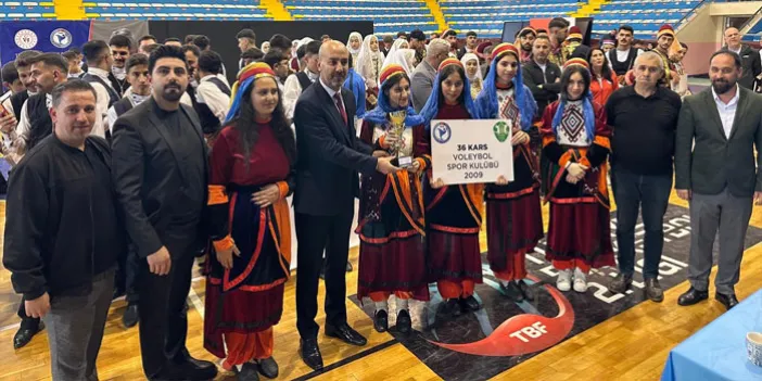 Erzurum'daki Halk Oyunları Yarışmasında Kars Ekipleri Fırtına Gibi Esti