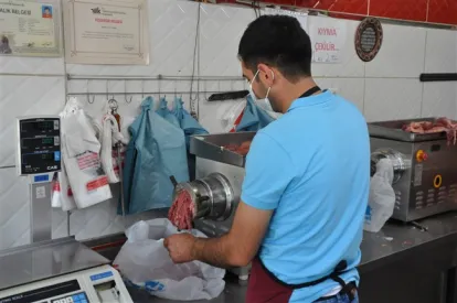 Kurban Bayramı Sonrası Kasaplarda Kıyma Mesaisi