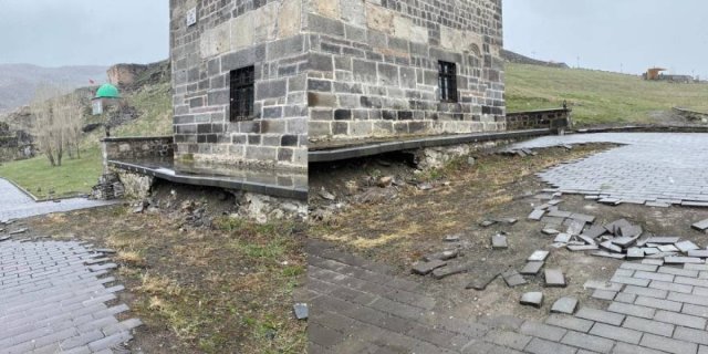 İşgaller ve yıkımlara direndi bakımsızlığa yenik düştü