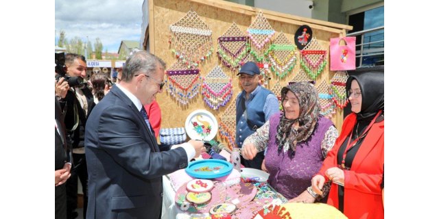 Kars’ta Hayat Boyu Öğrenme Haftası Sergisi Açıldı
