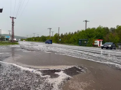 Kars’ta Dolu Yağışı Hayatı Olumsuz Etkiledi