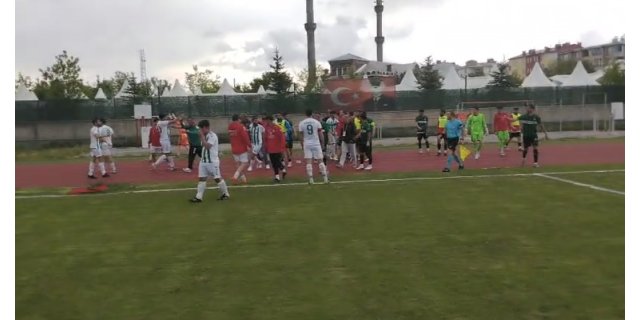 Kars'ta yükselme maçında olaylar çıktı