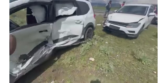 Kars-Ardahan Karayolunda İki Araç Çarpıştı, 4 Yaralı