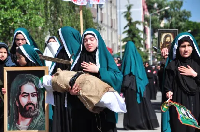 Kars'ta Binlerce Kişi Kerbela Şehitlerini Andı