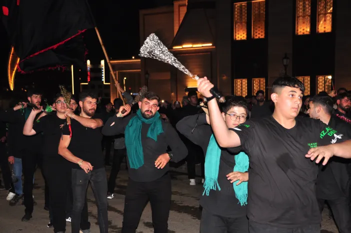 Kars'ta Muharrem Ayının 9. Gününde ‘Tasua’ Yürüyüşü Düzenlendi