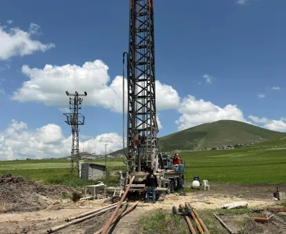 Kars İl Özel İdaresi'nden 160 Metrede Sondaj Çalışması Sürüyor