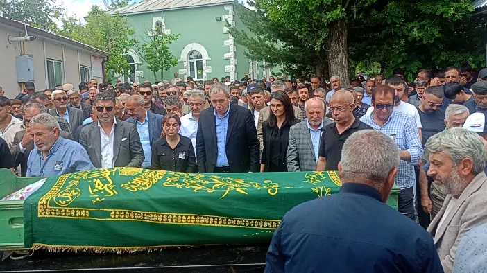 Dem Parti Eş Genel Başkanı Tuncer Bakırhan’ın Acı Günü: Yeğenini Kars’ta Son Yolculuğuna Uğurladı