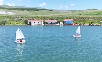 Çıldır Gölü’nde Yelkenler Vira: 32 Genç Sporcu Anadolu Ligi İçin Dümen Kırdı