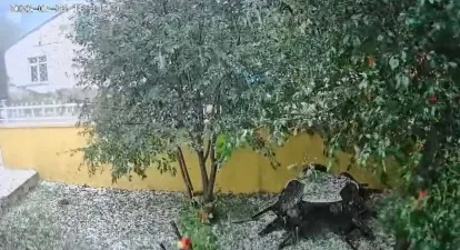 Kars'ta Dolu Yağışı Beyaza Bürüdü