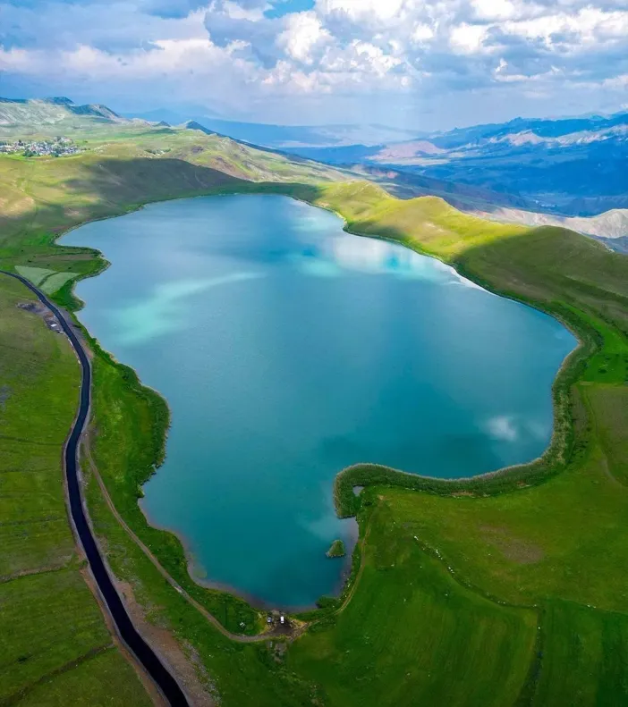 Kars'ın Saklı Cenneti: Deniz Gölü Doğaseverleri Büyülüyor