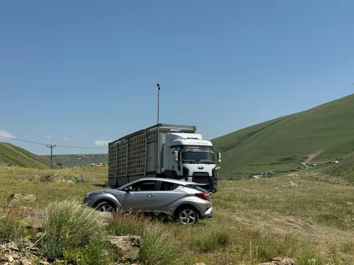 Karslı Arıcı TIR Dorsesini Mobil Bal Üretim Tesisine Dönüştürdü