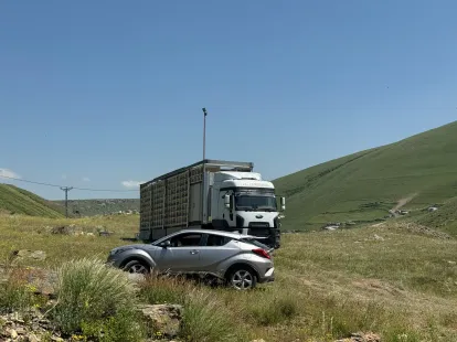 Karslı Arıcı TIR Dorsesini Mobil Bal Üretim Tesisine Dönüştürdü