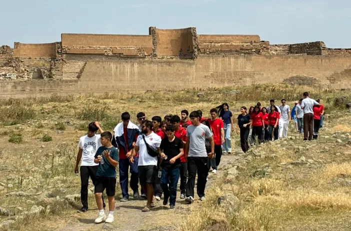 Rafting Sporcuları Ani'de Tarihle Buluştu
