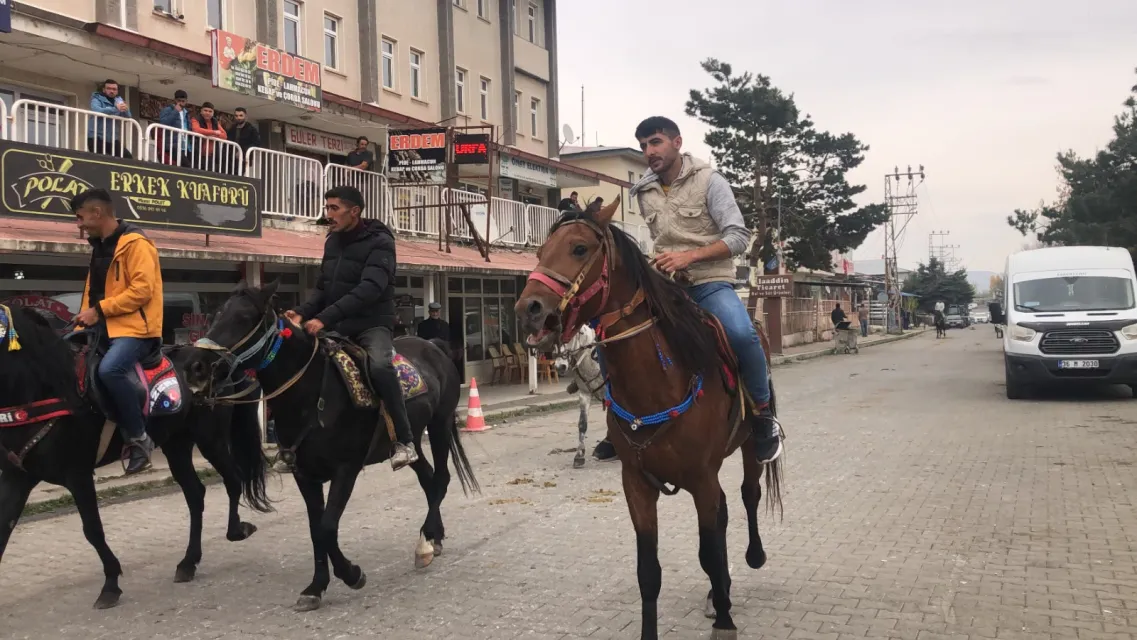 Rahvan at biniciliği kuşaktan kuşağa yaşatılıyor