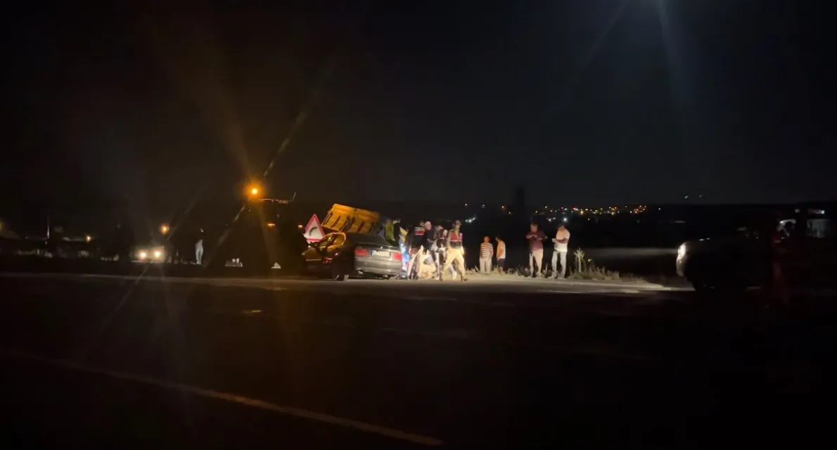 Kars'ta trafik kazasında üç kişi yaralandı